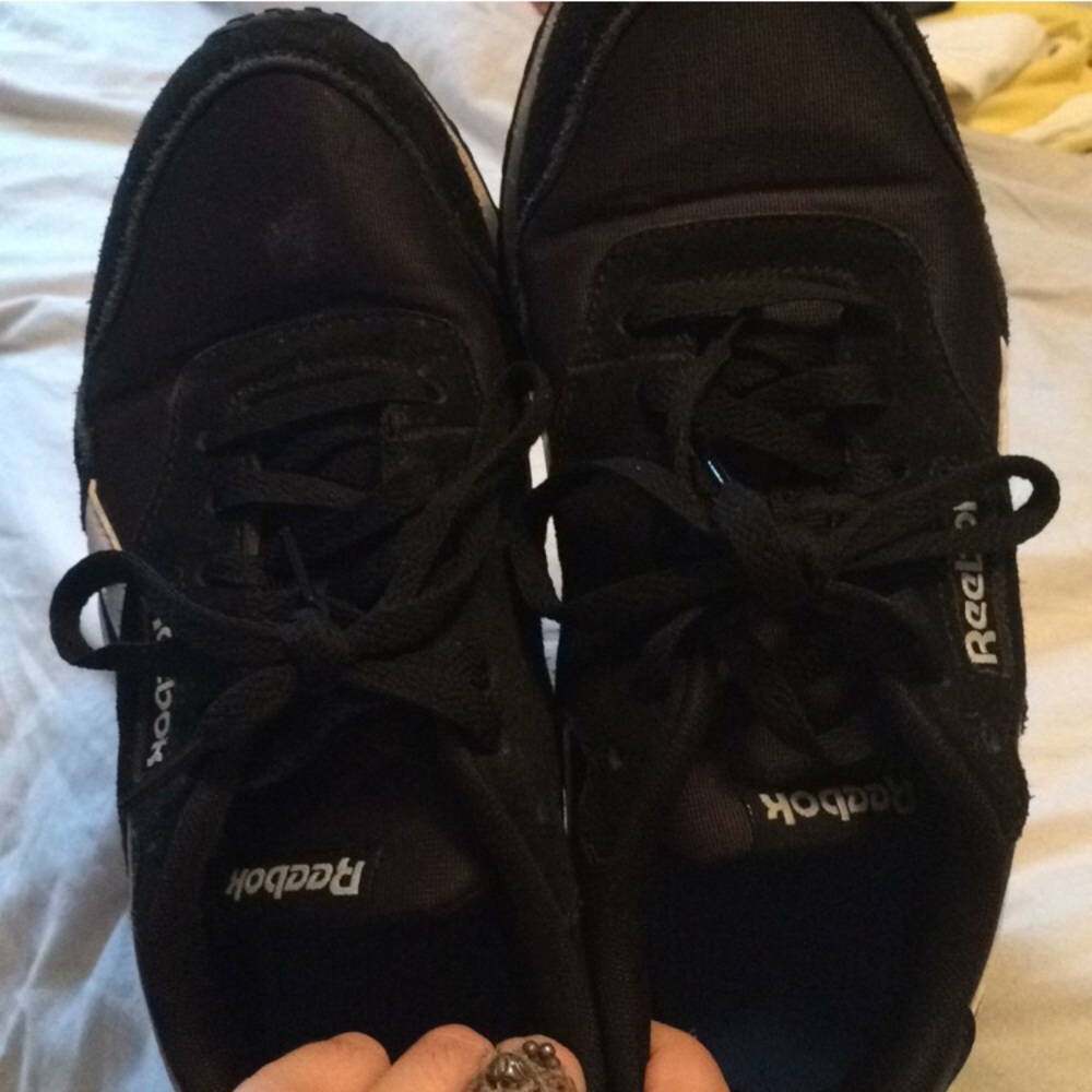 Black Reebok Classics - Picture 4 of 5